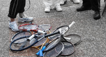 Jugendförderung durch kostenfreie Bereitstellung von Tennisschläger