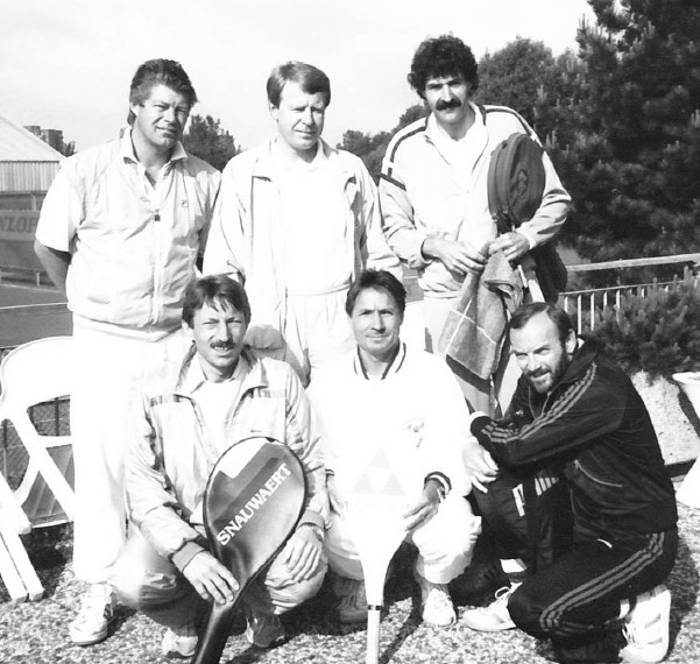 (Stehend: Wolfgang Schertzinger, Peter Bruns-Rösler, Christian Rübke - Kniend: Michael Fröhlich, Hartmut Engel, Peter Stehn)