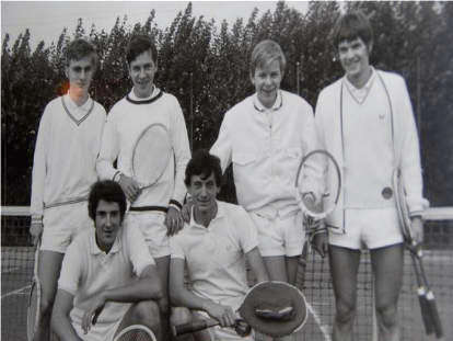 (Stehend: Bernd Fuhlenbrok, Peter Henck, Manfred Lange, Ulli Schmidt-Langhoff - Kniend: Christian Rübke, Norbert Marben)