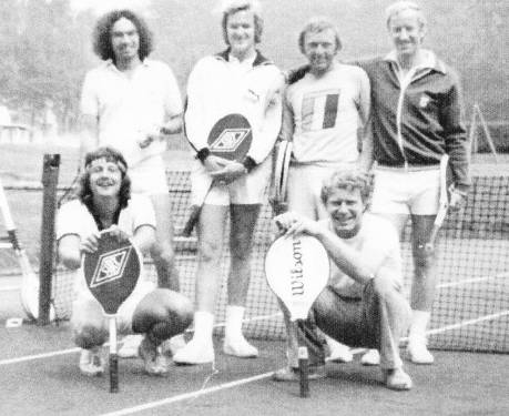 (Stehend: Bernd Krüger, Bernd Kaufholt, Harald Salloch, Horst Lange - Kniend: Björn Meinecke, Peter Bruns-Rösler)